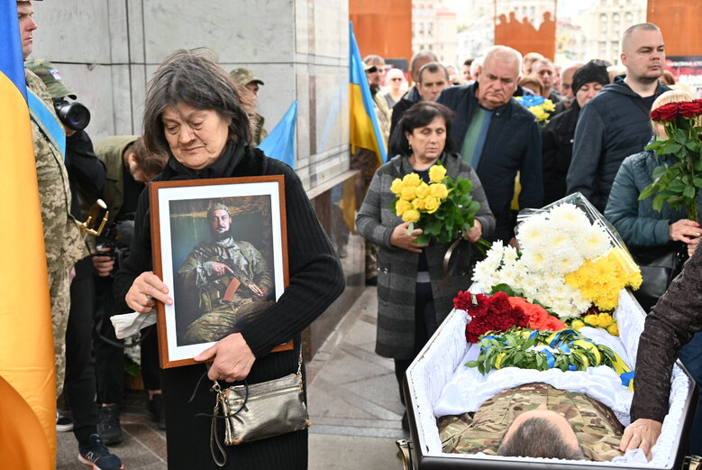 У Києві попрощалися з командиром роти стрілецького батальйону Олександром Пастухом (Добрим), який загинув у бою проти рашистів на Луганщині 35