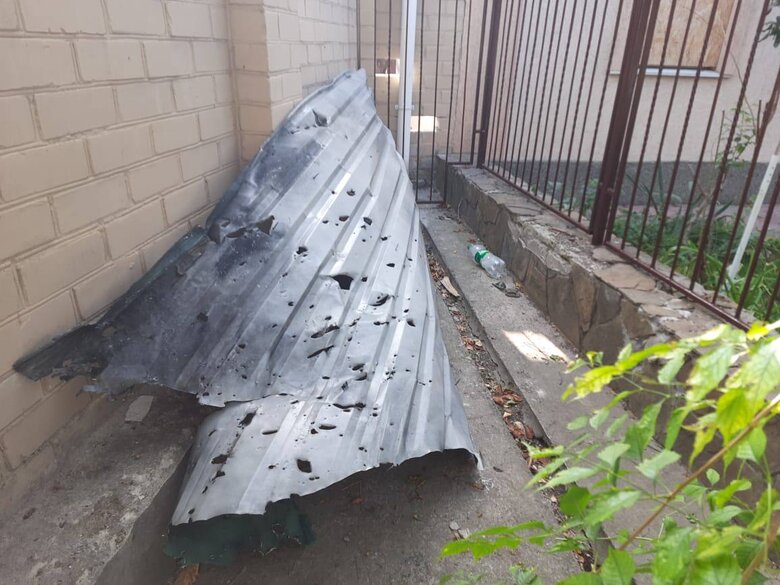 Consequences of shelling of Dniprovsky district of Kherson by Russian occupiers 01