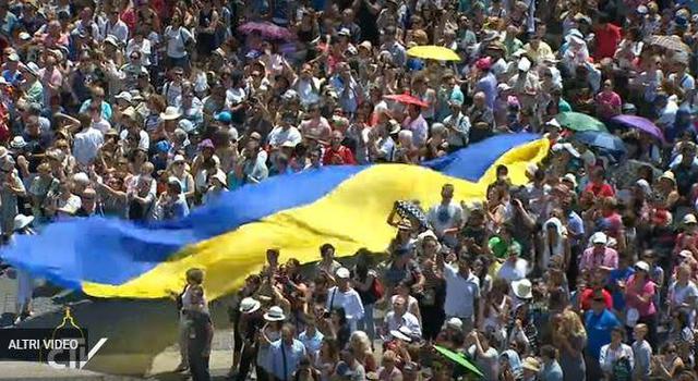 Папа Римский призвал к миру в Украине 03