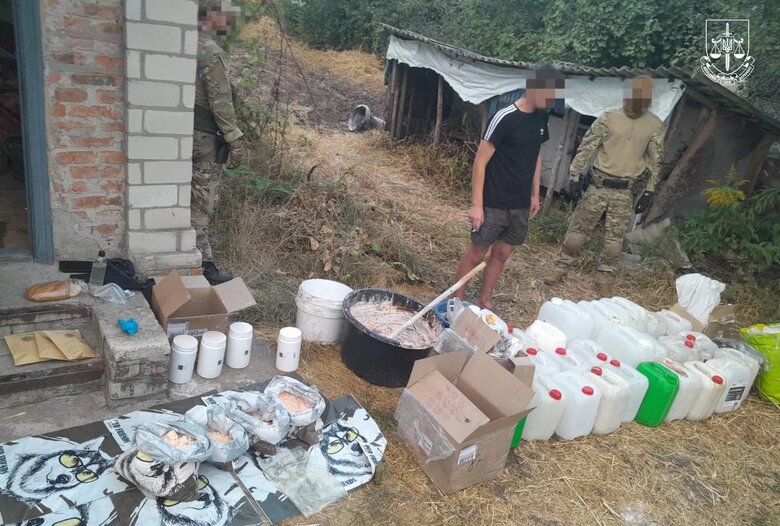 вилучена зброя і наркотики