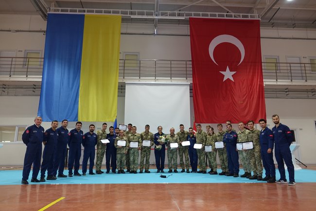 Українські військовослужбовці отримали сертифікати на експлуатацію турецьких безпілотників Bayraktar TB2 03
