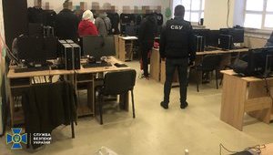 СБУ заблокировала масштабную мошенническую схему с банковскими картами в Виннице