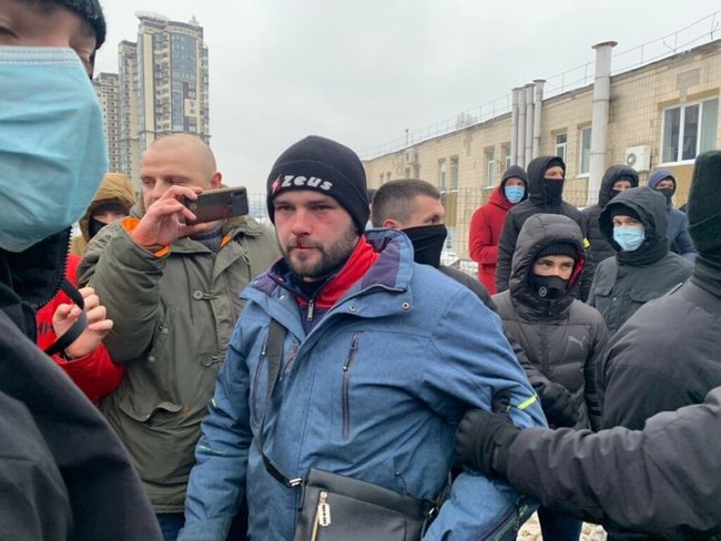 Нацкорпус знайшов і заблокував базу ОПЗЖ з тітушками в Києві, - Білецький 02