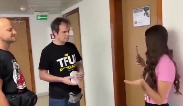Двох поляків, які прийшли в офіс до українки із "допитом" про Бандеру, затримали у Познані