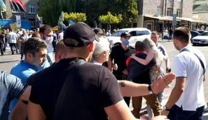Активістка з Дніпра Новикова опублікувала довідку про зняття побоїв, завданих охороною Зеленського і звинуватила УДО у брехні. ДОКУМЕНТ
