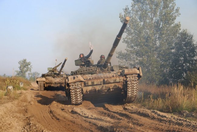Конкурс на лучший танковый взвод ВСУ проходит на Ривненщине: Т-80 впервые в этом году отстрелялись при помощи БПЛА 03