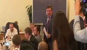 "За правдой пойдешь - ноги до жопы сотрешь", - Луценко після перепалки з нардепом Шаховим покинув засідання регламентного комітету. ВIДЕО