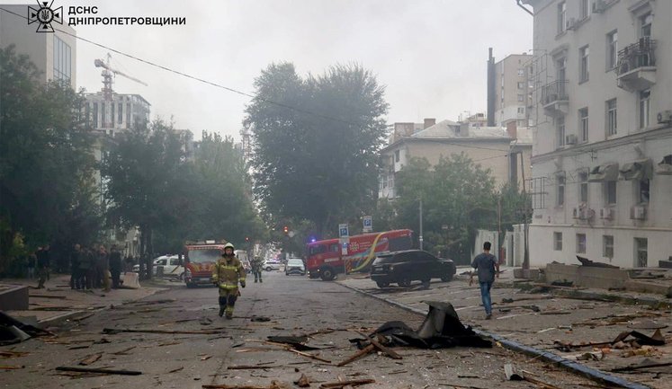 Лише спільними й сильними діями можна здолати цих терористів, - Зеленський про атаку росіян на Дніпро. ВIДЕО