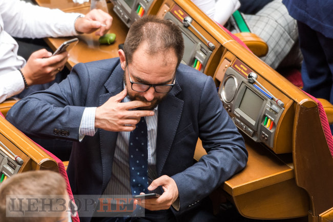 Присяга Аксенова под крики Ганьба!, беседа Власенко и Шуфрича, сообщение Шахову: Сергуня камасутру забрать? Или будешь изучать?, - работа ВР 19 мая 36