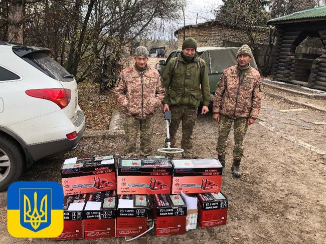 Холодно на войне сейчас: волонтер Мысягин передал бензопилы пехотинцам 56-й бригады в районе Донецкого аэропорта 01