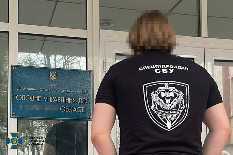 СБУ та ДБР затримали керівника податкової служби Сумщини на хабарі
