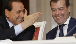 От улыбки станет всем теплей: и Медведеву, и Путину, и Меркель. "Оскалы" известных политиков. ФОТОрепортаж