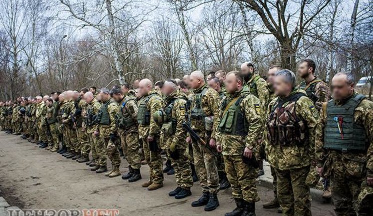 "Я відчуваю, що саме тут створюються нові Збройні сили України", - дворіччя 131 ОРБ (УНА-УНСО) відзначили на Луганщині. ФОТОрепортаж