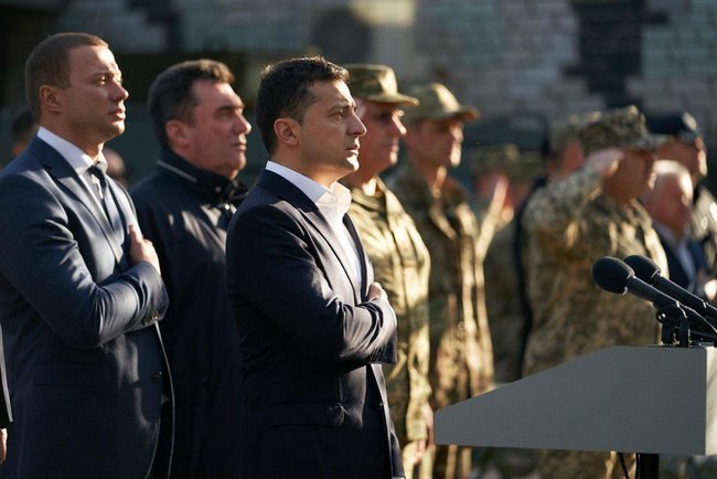 Україна підвелася на ноги, обтрусила пил і сказала ворогам: Не дочекаєтеся! - Зеленський на Донбасі 04 Україна підвелася на ноги, обтрусила пил і сказала ворогам: Не дочекаєтеся! - Зеленський на Донбасі 04
