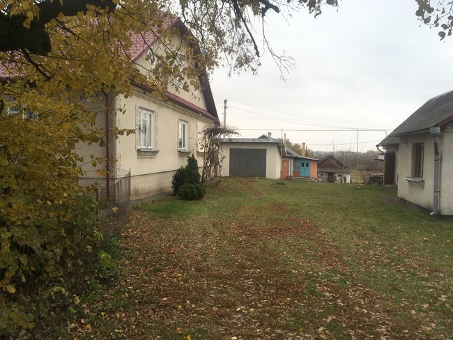 Храм розбрату: Віряни села на Рівненщині моляться в гаражі, доки триває війна церков 11