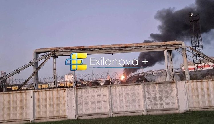 БпЛА атакували нафтопереробний завод у Пермі: спалахнула масштабна пожежа. ВІДЕО+ФОТОрепортаж