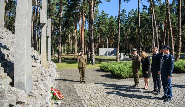 Російська ракета ледве не знищила частину польського військового цвинтаря у Биківні