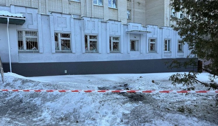 Росіяни двома дронами атакували лікарню в Сумах, де лікуються діти. ФОТО