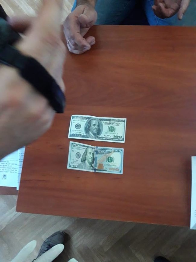 Чиновника Держпродспоживслужби затримали на Сумщині на хабарі 300 дол., - прокуратура 01