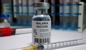 ВООЗ схвалила для використання першу вакцину проти малярії