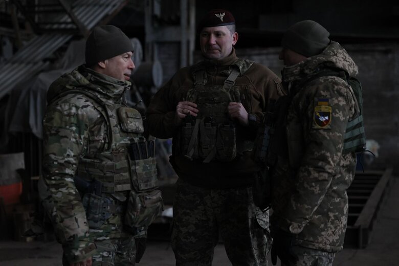 Сырский посетил позиции ВСУ на Купянском и Бахмутском направлениям: Принято решение для усиления обороны 02 Сырский посетил позиции ВСУ на Купянском и Бахмутском направлениям: Принято решение для усиления обороны 02