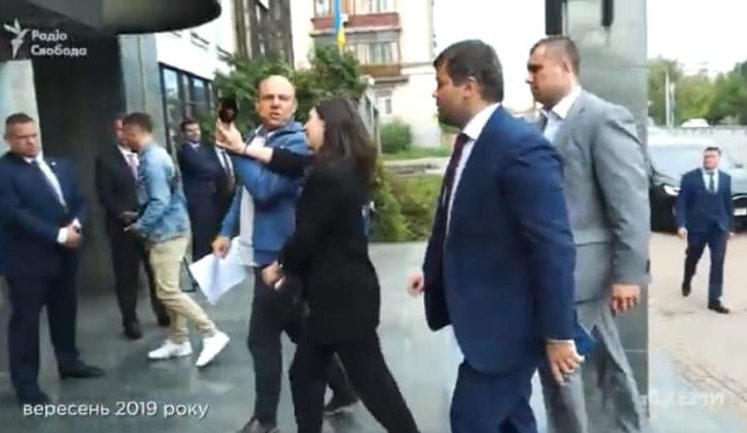 Андрушко здоровий мужик, він нападає, він стрибає. Він дуже часто поводився неетично, - Зеленський про "захист" Мендель