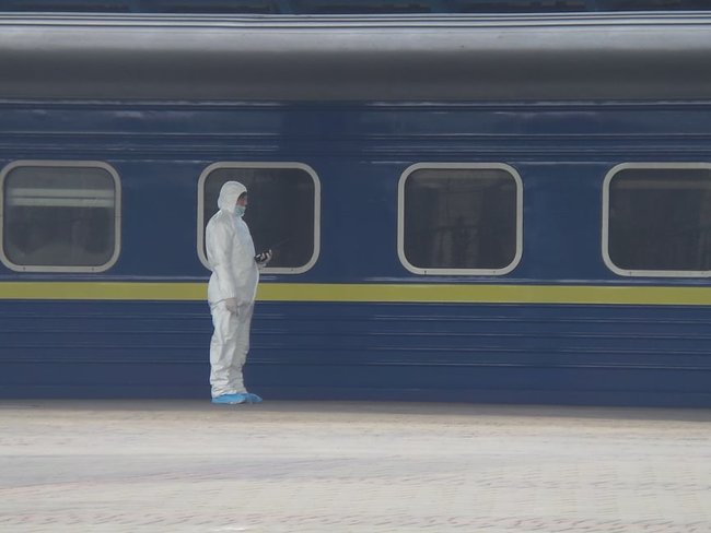 Спецпоїзд Москва-Київ привіз українців на Батьківщину 06