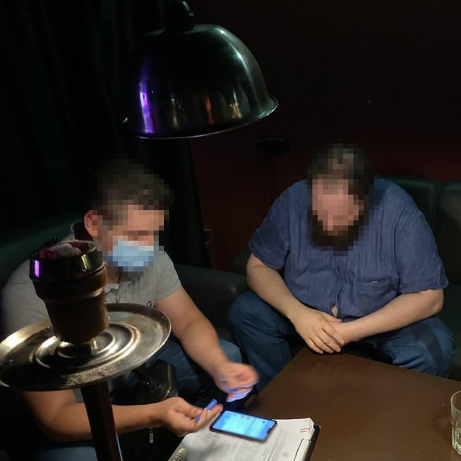 Задержана банда, грабившая иностранцев в 3 развлекательных заведениях Киева, - прокуратура 03