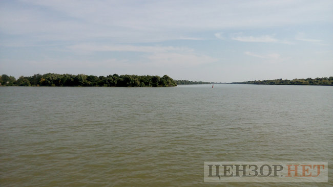 Стародавній маяк, гори мідій і найчистіше в Україні море: життя острова Зміїного 15 Стародавній маяк, гори мідій і найчистіше в Україні море: життя острова Зміїного 15