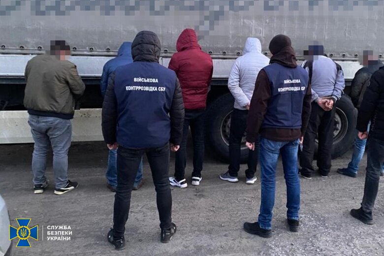 Ліквідовано три схеми ухилення від мобілізації: серед затриманих - голова військово-лікарської комісії та адвокат. Вартість послуг - від $3 тис., - СБУ 01
