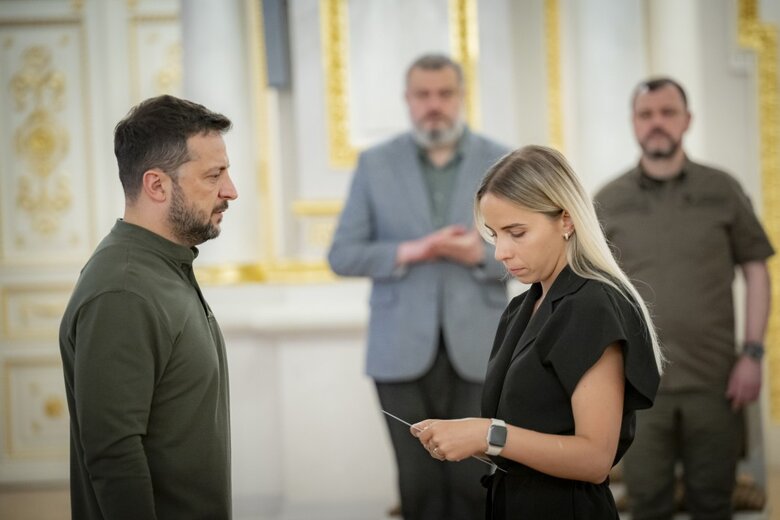 зеленський та рідні загиблих Героїв України