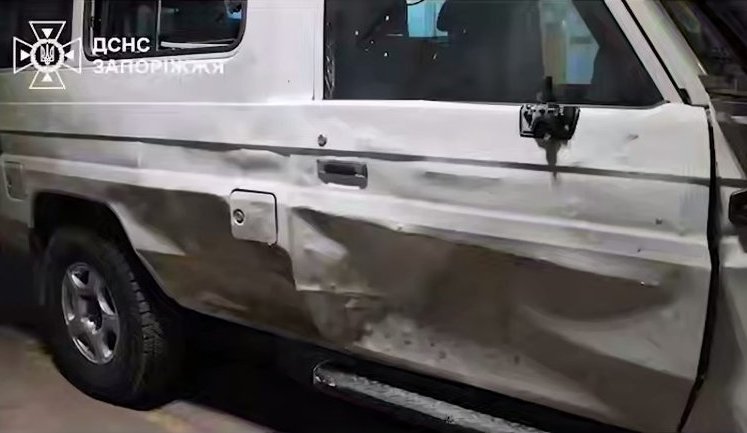 Россияне атаковали эвакуационную группу на Запорожье: поврежден автомобиль. ВИДЕО