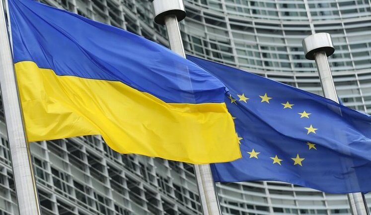 Український прапор в День Європи підняли в Єврокомісії поруч із прапорами ЄС. ВIДЕО