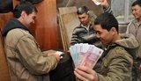 Держава-вербувальник: РФ прив’язує мігрантів до війни через гроші