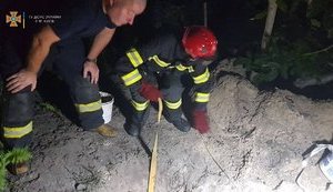 Чоловік загинув унаслідок обвалу ґрунту в Києві, - ДСНС. ФОТО