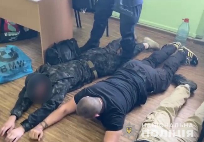 Попытка рейдерства на Николаевщине, полиция задержала 30 человек 01