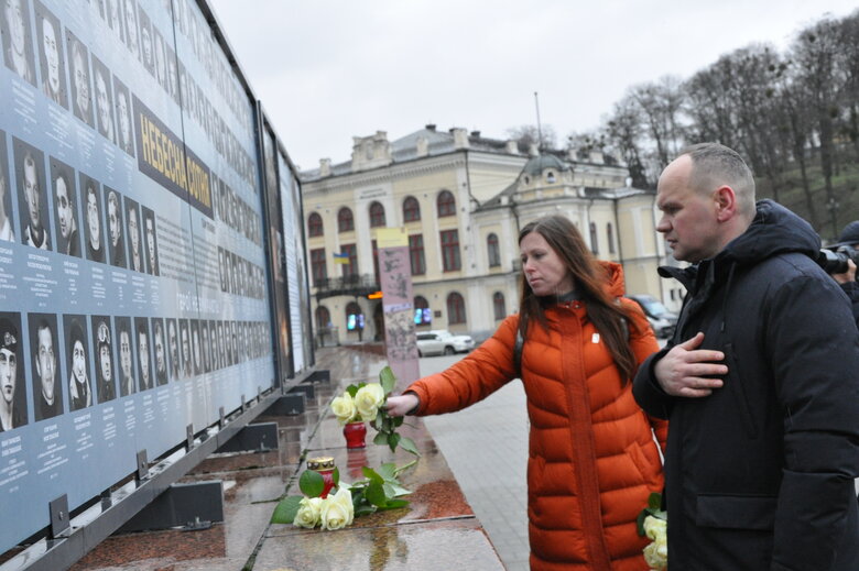 Пам’ятаємо!: у Києві вшанували подвиг Героїв Небесної Сотні 40