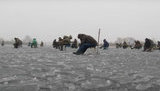 Півсотні рибалок дрейфували на крижині в Полтавській області, - ДСНС