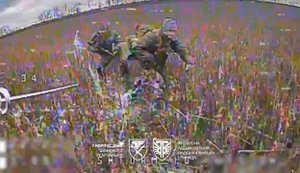 Бойцы 77-й бригады ДШВ поразили САУ, УАЗ-452 и ликвидировали 11 рашистов на Купянском направлении. ВИДЕО