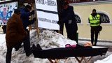 К Генконсульству России в Харькове принесли гроб с чучелом Путина и разрисовали автомобиль с дипномерами. ФОТОрепортаж