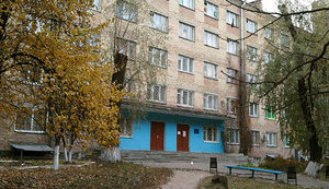 Студент-першокурсник зірвався з третього поверху гуртожитку в Києві й загинув, - поліція