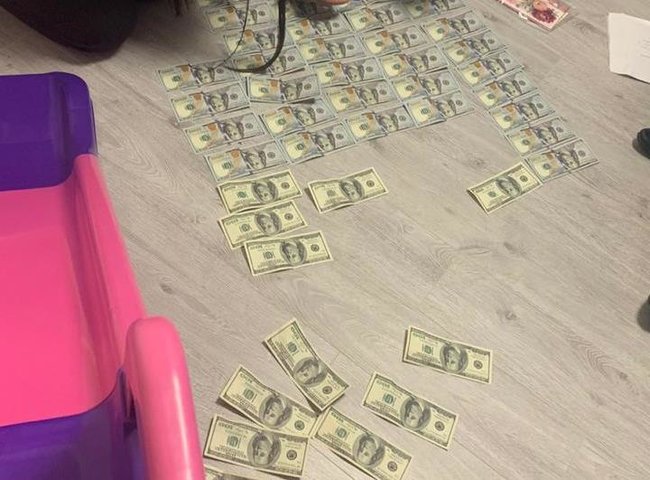Сотрудник СБУ задержан на взятке в $5 тыс. за розыск украденного автомобиля в Харькове, - Офис Генпрокурора 03