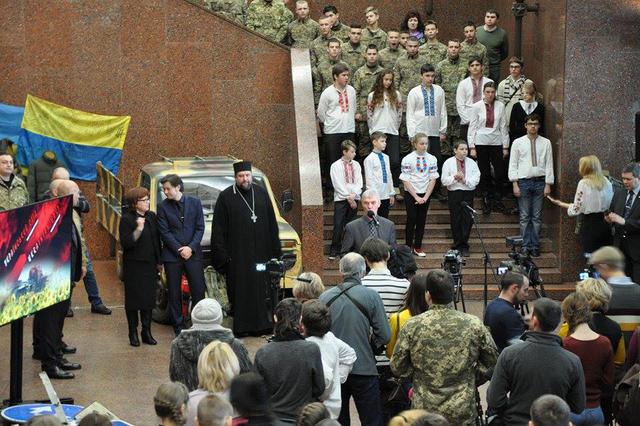 Виставка "Український Схід", присвячена АТО, відкрилася в Нацмузеї історії України у Другій світовій війні 07 Виставка "Український Схід", присвячена АТО, відкрилася в Нацмузеї історії України у Другій світовій війні 07