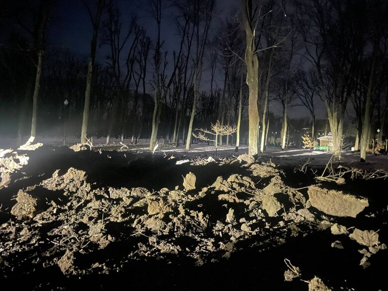 Night attack on Kharkiv: Russian missiles hit Central Park 01