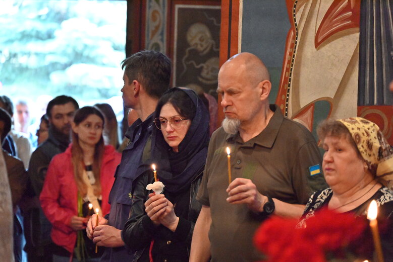 Із бойовим медиком Євгеном Бешлягою, який загинув під Бахмутом під час здійснення евакуаційної місії, попрощалися у Києві 33