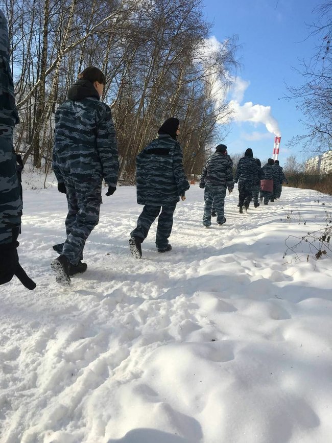 25 москвичей задержали за написанное на снегу слово Свобода 02
