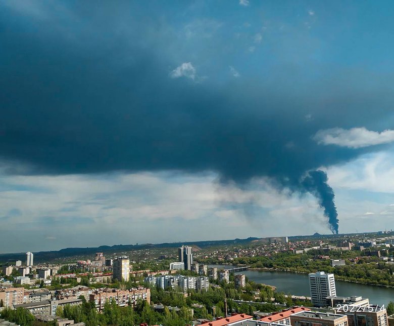 В окупованій Макіївці горить нафтобаза 03 В окупованій Макіївці горить нафтобаза 03