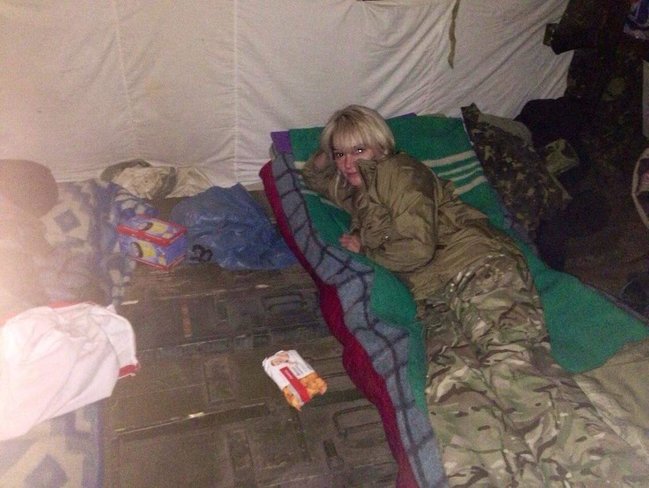 Відомий волонтер, водій-санітар 54 ОРБ Вікторія Шинкаренко: Перші три тепловізори ми передавали на Савур-Могилу. І після чергового штурму нам передзвонили і сказали, що хлопці з ним спали в обіймах, бо вони досі не бачили такого обладнання - це дуже надихало 06