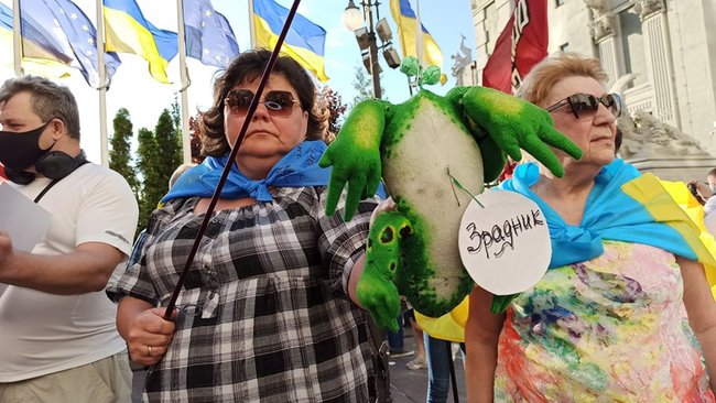 Участники акции протеста пришли к Офису Президента 14