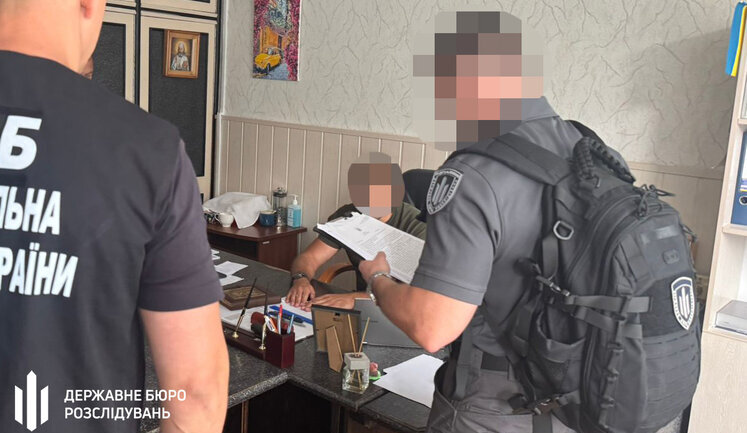 За $4 тис. обіцяв вплинути на пришвидшення комісування пораненого бійця: У Дніпрі затримано експосадовця лікарні, - ДБР. ФОТОрепортаж